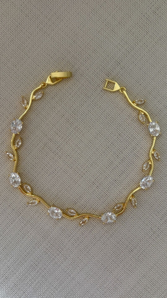 Gül Dalı Desenli Şık Zirkon Taşlı Gold Kaplama Bileklik