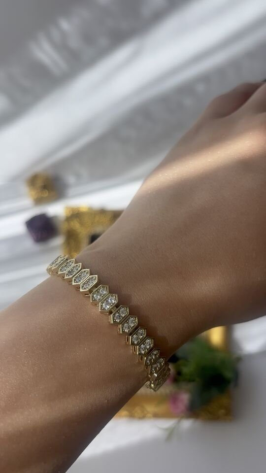 Gold Altıgen Şekilli VIP Zirkon Taşlı Kadın Bileklik