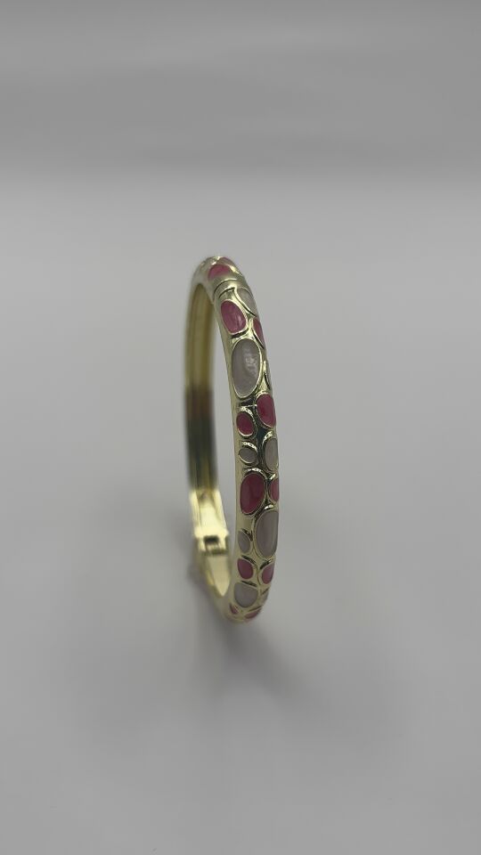 Pembe Beyaz Mineli Gold Kaplama Kadın Kelepçe Bileklik