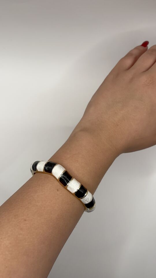 Gold Kaplama Siyah Beyaz Blok Desenli Kadın Kelepçe Bileklik