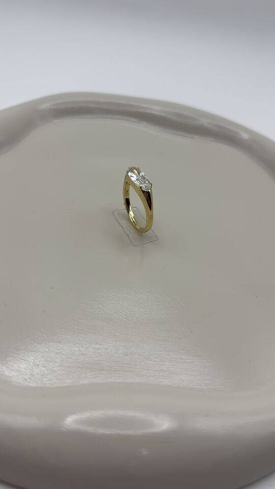 Xuping Gold Oval Kesim Zirkon Taşlı Tektaş Yüzük