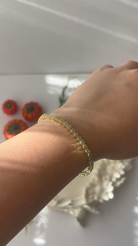 Gold Petek Desenli Zirkon Taşlı Kadın Bileklik