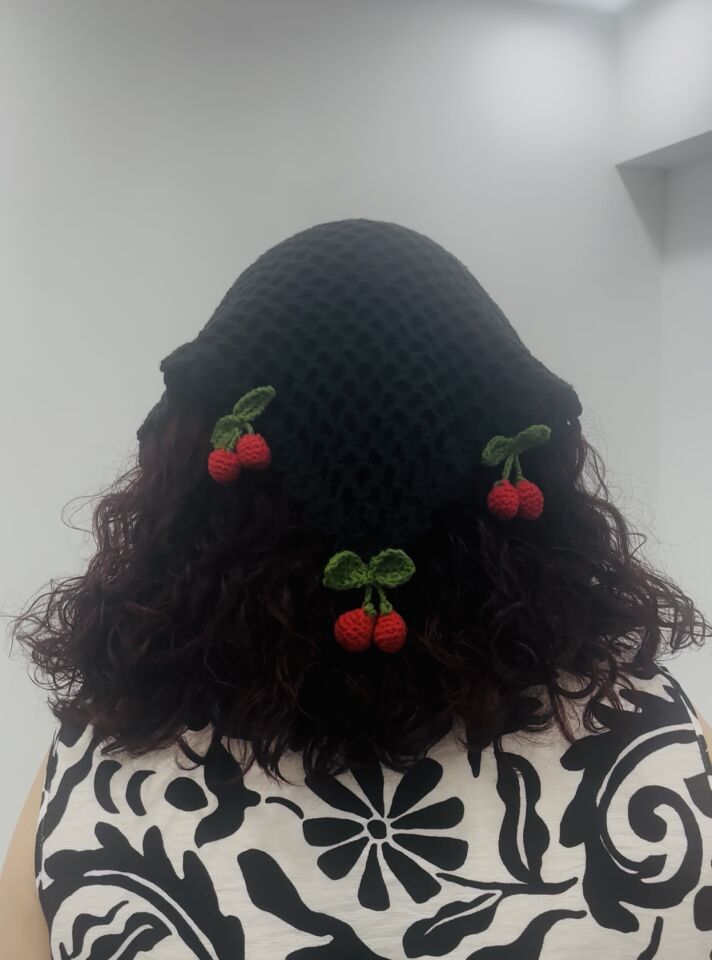 El Yapımı Siyah Kiraz Figürlü Örgü Bandana